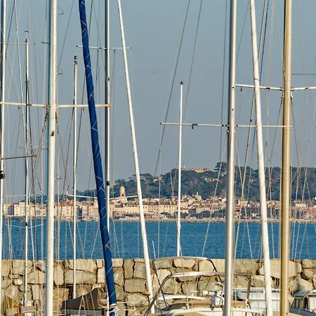 4 Etoiles Pieds Dans L'eau Cogolin