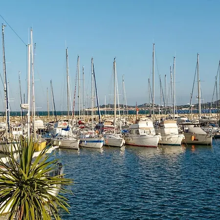4 Etoiles Pieds Dans L'eau * Cogolin